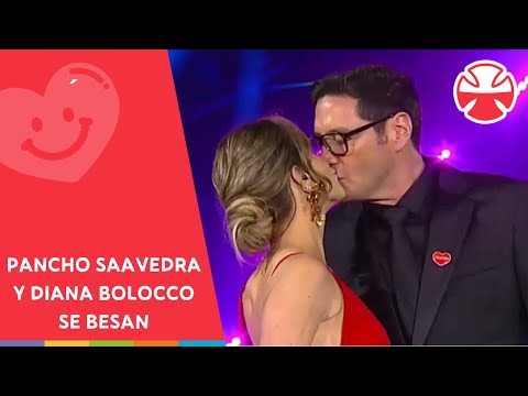 Beso entre Diana Bolocco y Pancho Saavedra en Teletón 2023