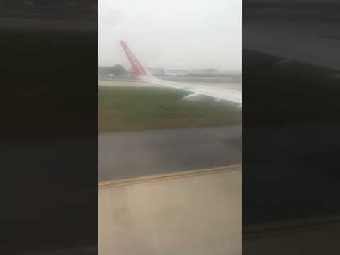 Hạ cánh sân bay Nội Bài