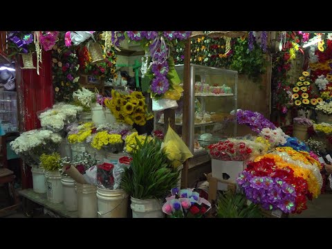 Flores, pasteles y ropa entre los detalles para regalar a mamá en el mercado Roberto Huembes