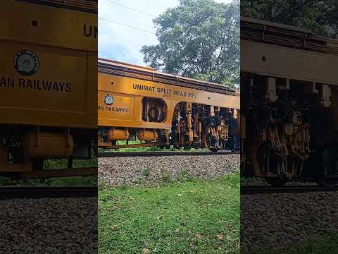 train 🚆🚂#shotsvideo #train #ekmotahathighumechala #railway #railway #railwaystation #viralvideo