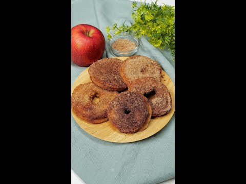 【子どもが喜ぶパンケーキ】甘いりんごが丸ごと♡シナモン香る絶品パンケーキの簡単レシピ / Apple Ring Pancakes with Cinnamon Sugar