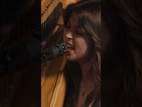 Mikaela Davis and Southern Star perform 