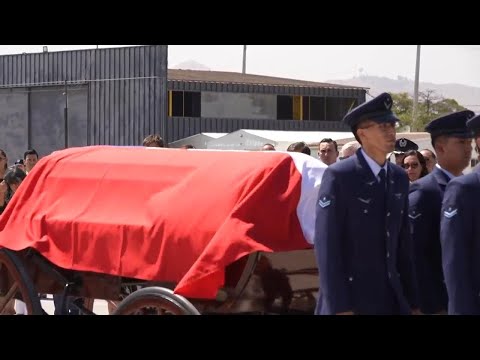 Supporters of Sebastian Piñera mourn his death as his remains lie in state