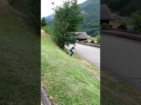 Chute en trottinette (faite exprès)