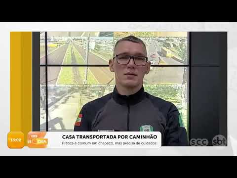 Casa transportada por caminhão em Chapecó | Cotidiano | SCC Meio-Dia