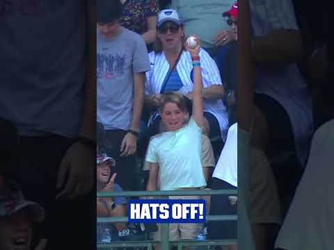 Hats off for this fantastic fan catch!