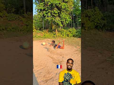 Who is best goalkeeper in dangerous situation? 😱💀 #goalkeeper #ronaldo #footballrepublic #buffon