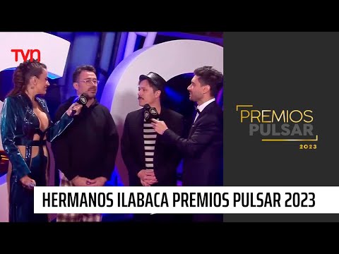 La dupla de hermanos Ilabaca en la alfombra | Premios Pulsar 2023