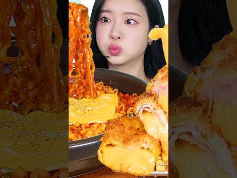 꾸덕한 불닭볶음탕면 🔥 체다치즈폭탄돈까스 🧀💣 고자극조합 먹방 Thick Buldak Noodle Soup &amp; Cheese Bome Pork <strong>Cutlet</strong>
