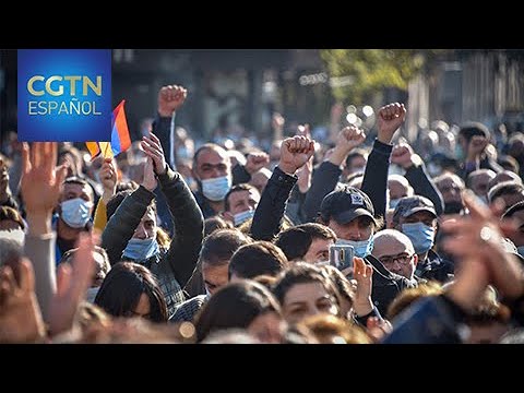 Manifestantes armenios exigen la renuncia del primer ministro acuerdo de alto al fuego