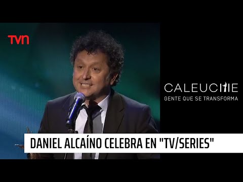 Daniel Alcaíno celebra en TV/Series por La Sangre del Camaleón | Premios Caleuche 2024