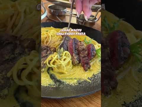 i was today years old when i discovered redbone pizza 🤤 #malaysia #kualalumpur #pizza #redbone