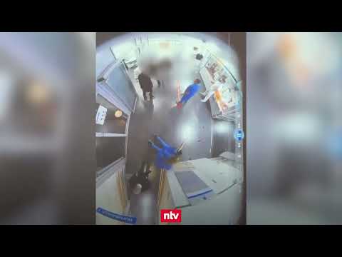 Angriff auf Arzt und Pfleger: Video hält Angriff in Berliner Krankenhaus fest | ntv