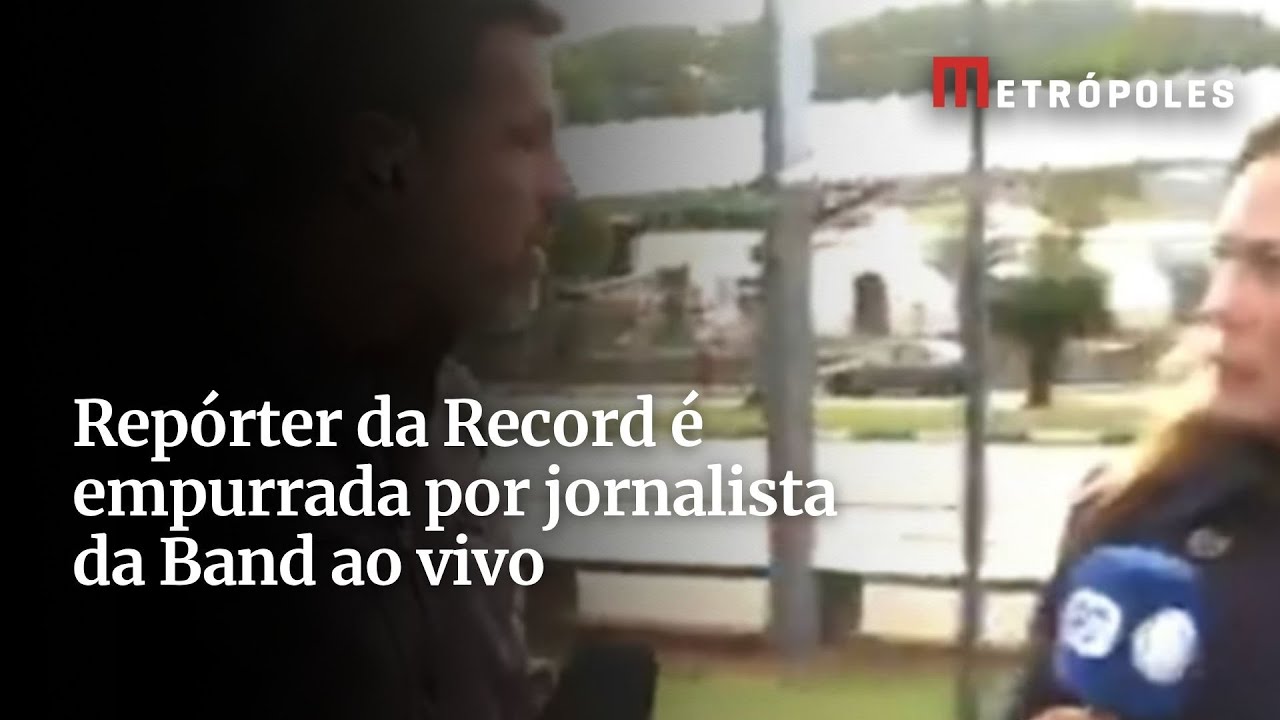 Repórter da Record é empurrada por jornalista da Band ao vivo