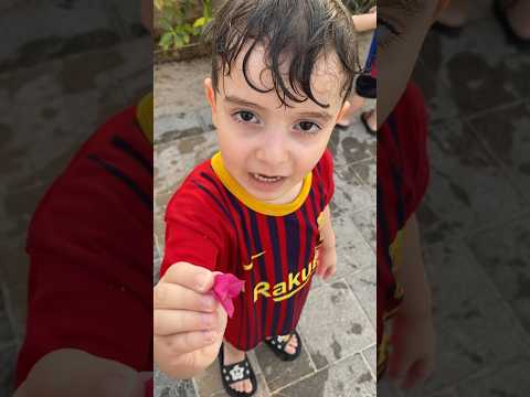 كريم من كتر مو جوعان عم ياكل ورد /@Kidskoki #العاب_اطفال #كيدز #خلودة #شفا #هيلين_هيفي