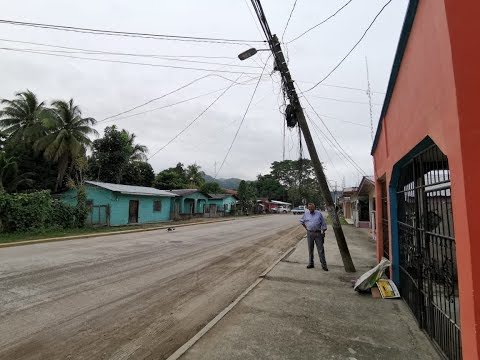 Vecinos de barrio Las Flores de Tocoa denuncian poste en mal estado