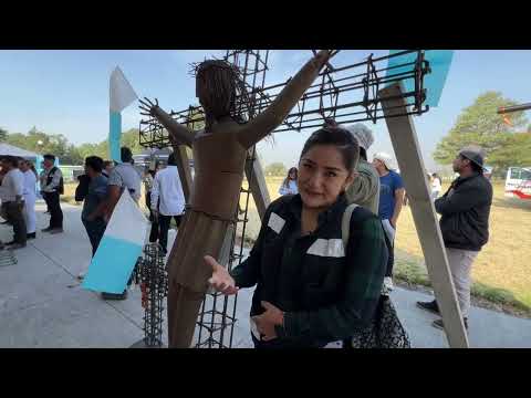 Albañiles mexicanos celebran el Día de la Cruz con la construcción de 70 crucifijos