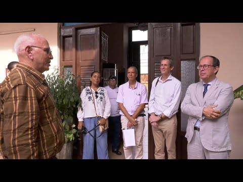 Visita instituciones de Cienfuegos embajador de Francia en Cuba