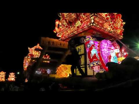 津沢夜高あんどん祭2025　迫力あるぶつかり合い