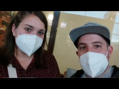 Aventuras en el aeropuerto - Concentración de Málaga contra el acoso de Antonio David y Rocío Flores
