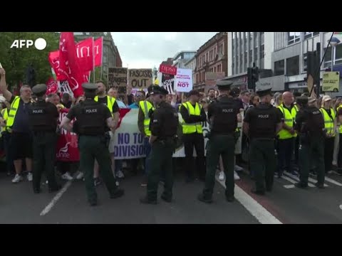 Gran Bretagna, protesta antirazzista a Belfast