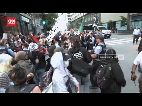 Demonstrasi Menentang Kebijakan Imigrasi AS Meluas ke Chicago
