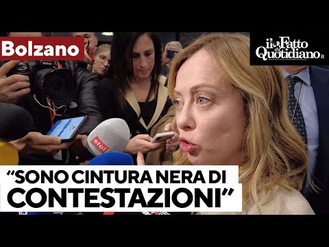 "Contestazioni? Sono cintura nera": la battuta di Meloni ai giornalisti a Bolzano