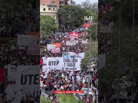 Milhares de pessoas vão às ruas em defesa do sistema universitário argentino