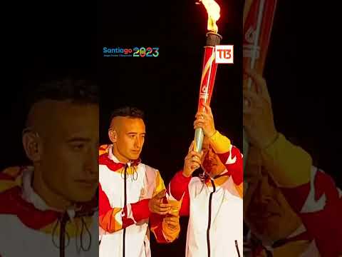 Llama Parapanamericana ilumina el Estadio Nacional