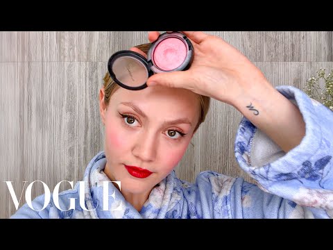 Iris Apatow’s Winged Eyeliner & Red Lip Look | Beauty Secrets | Vogue