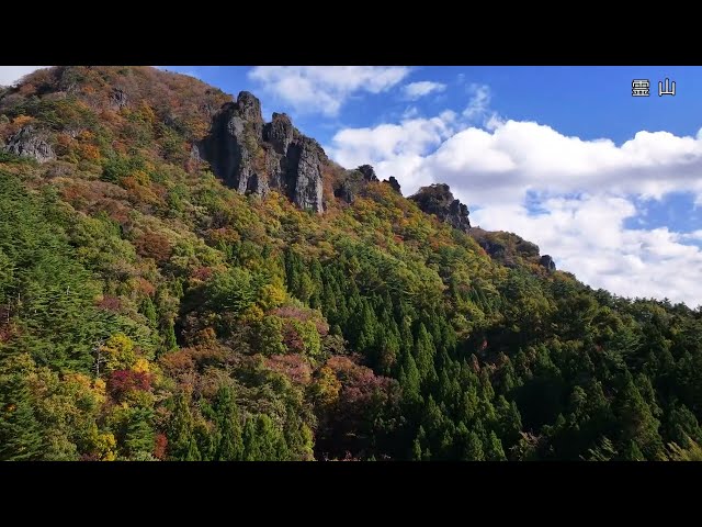 秋のフクシマを散策し、紅葉と自然がキレイなスポットに焦点をあて訪れることにしました。　伊達市の霊山の紅葉と福島市茂庭にある西滝と白岩を撮影してみました。　紅葉がだいぶ進み低い山々も色づき始めました。
太陽の陽射が木漏れ日となる様はとても綺麗でした。

#紅葉 
#ドローン
#霊山

★使用機器
・DJI MAVIC 3 PRO (ND64フィルター)

■ドローン空撮サービスhomepage
http://skyshoot.pro
■公式Facebook(どろ～ん空撮･空の世界へ)
https://www.facebook.com/skyshootdron/
■公式twitter(so-ra STYLE)
https://twitter.com/skyshoot5

■チャンネル登録はこちら
http://www.youtube.com/channel/UCzlSGQ7jqxhGa9dyPEPhTRQ?sub_confirmation=1

■ドローンでこんな所を撮影してもらいたいという依頼は
コメント欄に残して頂くと実現するかも･･･
可能な限りご要望にお応えしようと思います。

■ドローン撮影依頼は
http://skyshoot.pro
