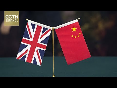 El canciller chino aboga por relaciones sólidas y estables entre China y Reino Unido