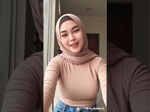 “Perhatian bukan selalu tanda cinta. Kadang cuma kebiasaan.”