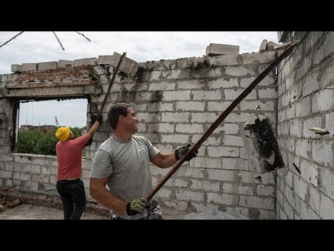 Voluntários juntam-se para ajudar a reconstruir a Ucrânia da agressão do Kremlin