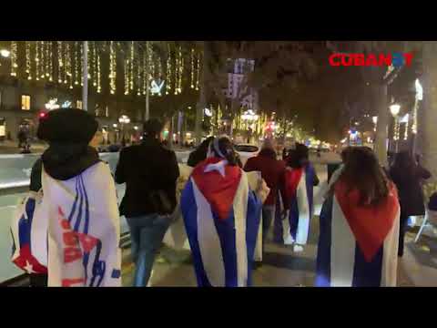 62 años trancado el dominó, pero el PUEBLO dijo 'BASTA': protesta de cubanos en BARCELONA