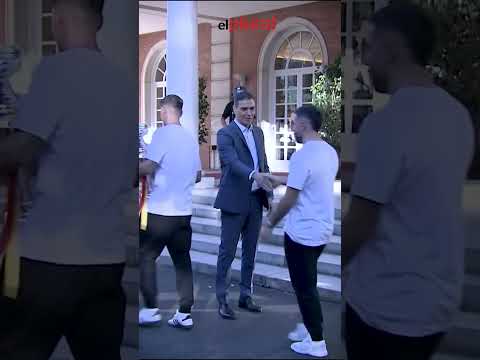 El frío saludo de Dani #Carvajal a #PedroSánchez