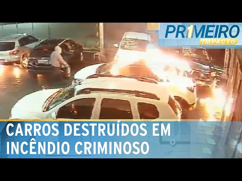70 veículos são destruídos em incêndio criminoso em Joinville (SC) | Primeiro Impacto (28/03/24)