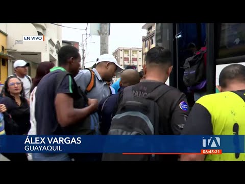 Desorden en paradas de buses de Guayaquil por comportamiento de pasajeros