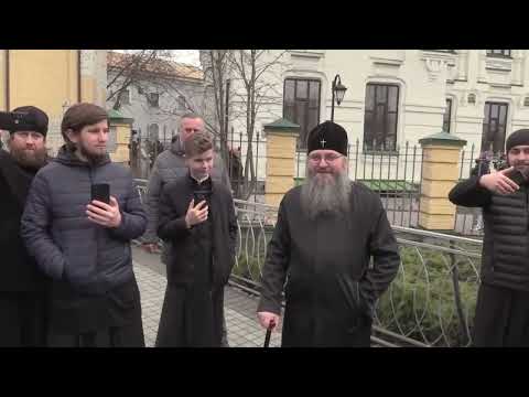 Por el mundo - Monjes “prorrusos” vuelven a negar al Gobierno acceso a su monasterio en Kiev