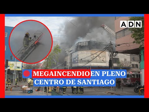 MEGAINCENDIO en el centro de Santiago: Bomberos trabajan en el barrio universitario