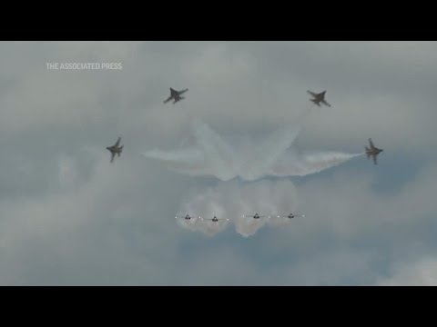 Singapore Airshow kicks off with aerial displays