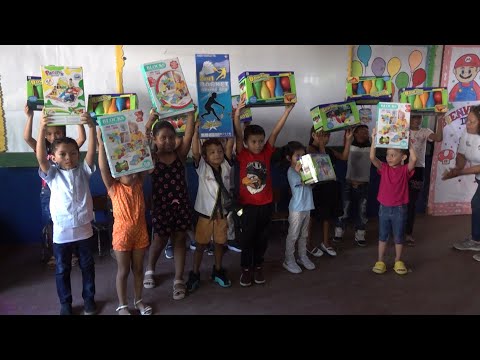 Autoridades de Carazo entregan materiales educativos a niños y niñas de educación inicial