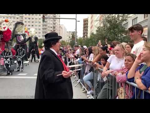 El desfile de la Hispanidad congrega a miles de personas en Madrid