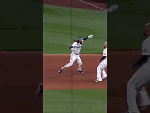 Rally boot ➡️ J.P. Crawford wins it for the Mariners!