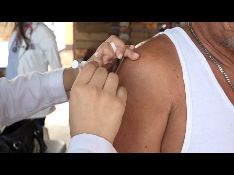 Familias del distrito II se inmunizan contra la Covid-19