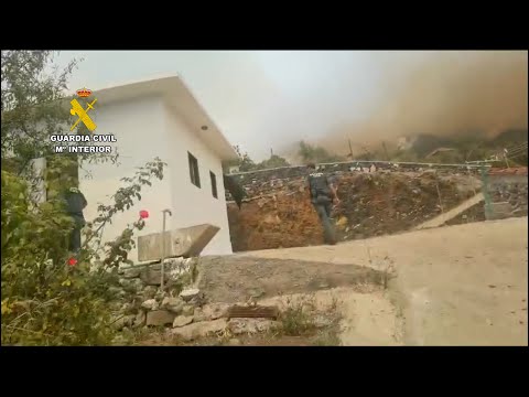 La Guardia Civil colabora en el operativo de evacuación por el incendio de La Palma