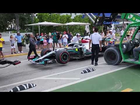 Así transportan los autos de Formula 1 en Miami Beach