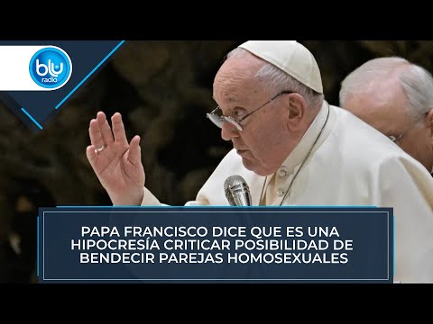 Papa Francisco dice que es una hipocresía criticar posibilidad de bendecir parejas homosexuales