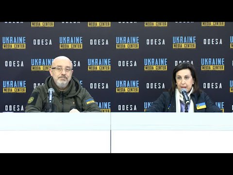 Robles dice que las cartas explosivas no cambiarán el compromiso de España con Ucrania