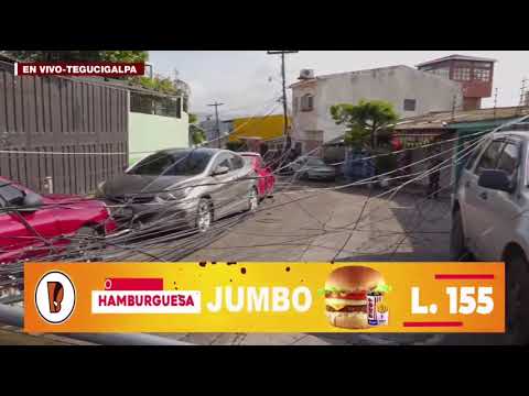 Poste del tendido eléctrico cae sobre vehículo en la colonia Lomas de Jacaleapa de Tegucigalpa